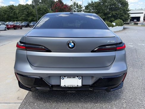 Used 2023 BMW 740i RWD image 12