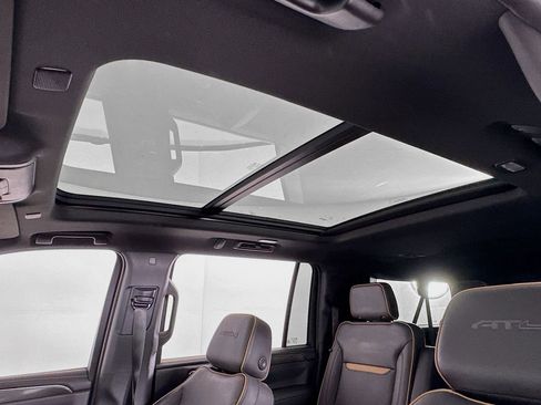 Used 2023 GMC Yukon XL AT4 w/ Technology Package image 18