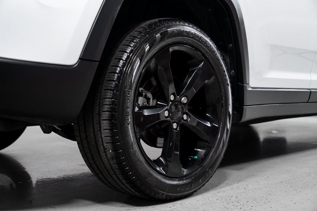 Used 2023 Jeep Grand Cherokee Limited w/ Luxury Tech Group II RWD image 8