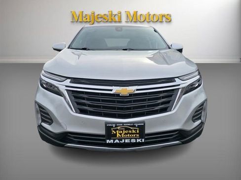 Used 2022 Chevrolet Equinox LT image 2