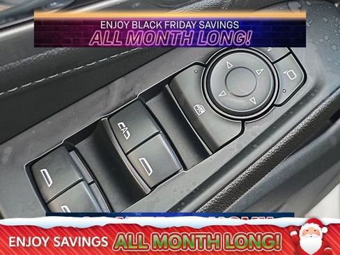 Used 2023 Chevrolet Traverse LT image 15