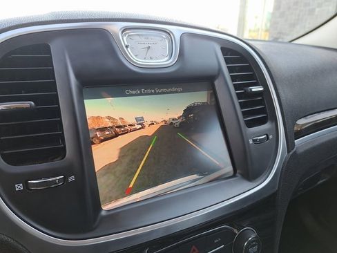 Used 2016 Chrysler 300 Limited image 14