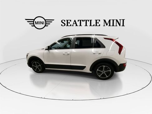Used 2023 Kia Niro EX FWD image 7