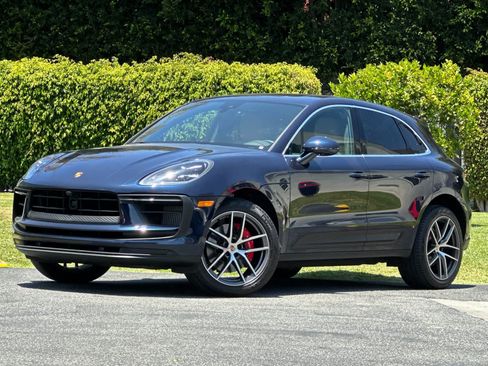 Certified 2023 Porsche Macan S AWD/4WD image 1