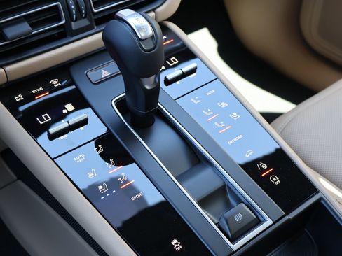 New 2026 Porsche Macan image 20