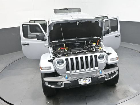 Used 2023 Jeep Wrangler Unlimited Sahara w/ Cold Weather Group AWD/4WD image 40