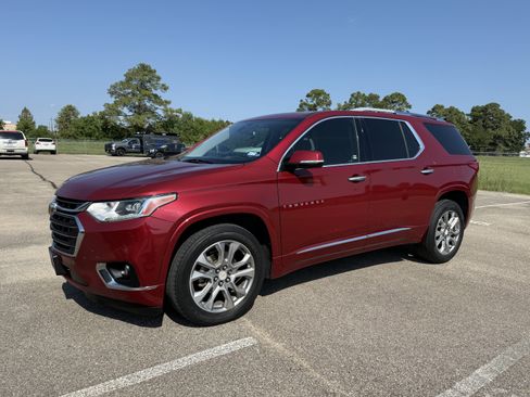 Used 2018 Chevrolet Traverse Premier w/ Driver Confidence II Package FWD image 4