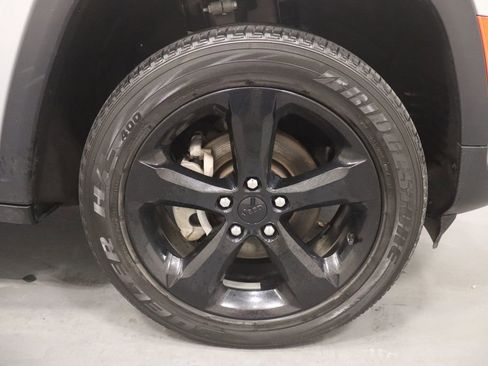 Certified 2023 Jeep Grand Cherokee Altitude AWD/4WD image 27