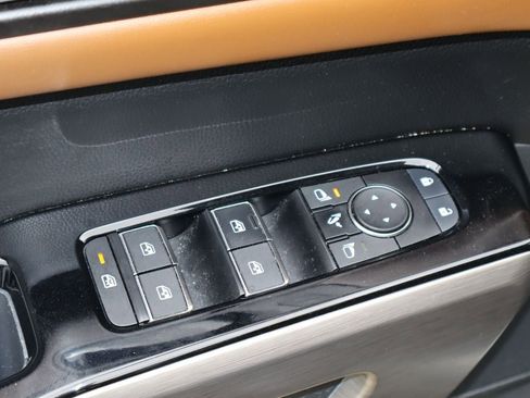 Used 2024 Nissan Pathfinder Platinum w/ Black Appearance Package FWD image 24