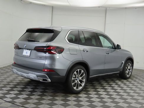 Certified 2026 BMW X5 sDrive40i w/ Parking Assistance Package RWD image 6