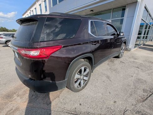 Used 2021 Chevrolet Traverse LT w/ LT Premium Package AWD/4WD image 3