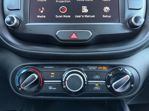 Used 2025 Kia Soul LX w/ LX Technology Package FWD image 25