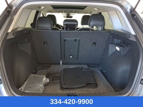 Used 2025 Volkswagen Taos SE w/ Panoramic Sunroof Package image 21