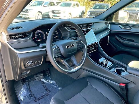 New 2025 Jeep Grand Cherokee L Laredo AWD/4WD image 9
