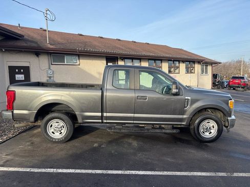 Used 2017 Ford F250 XL w/ Power Equipment Group RWD image 3