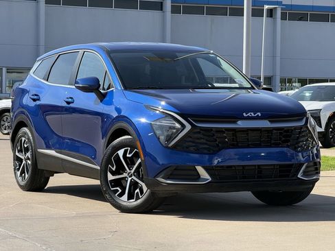 Used 2023 Kia Sportage EX image 2