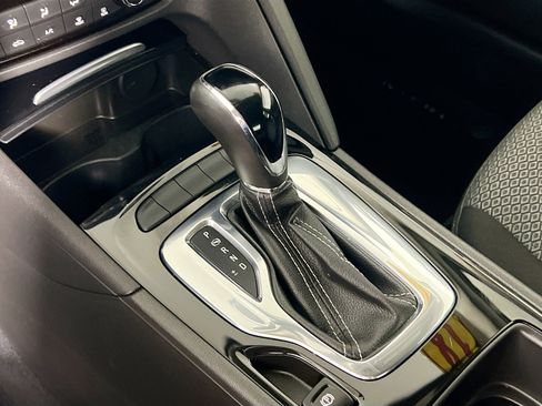 Used 2018 Buick Regal Preferred image 25