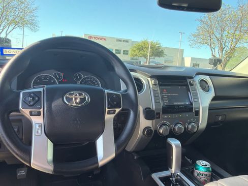 Used 2017 Toyota Tundra SR5 w/ SR5 Upgrade Package image 5
