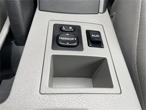 Used 2011 Toyota RAV4 4WD image 17