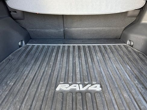 Used 2020 Toyota RAV4 Limited FWD image 19