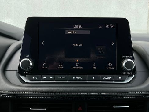 Used 2025 Nissan Rogue SV image 28