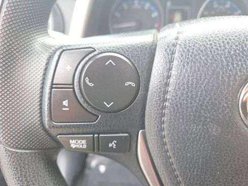 Used 2018 Toyota RAV4 LE image 19