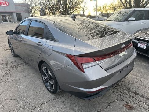 Used 2023 Hyundai Elantra SEL w/ Convenience Package image 6