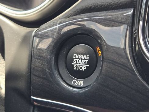 Used 2019 Jeep Grand Cherokee Overland AWD/4WD image 22