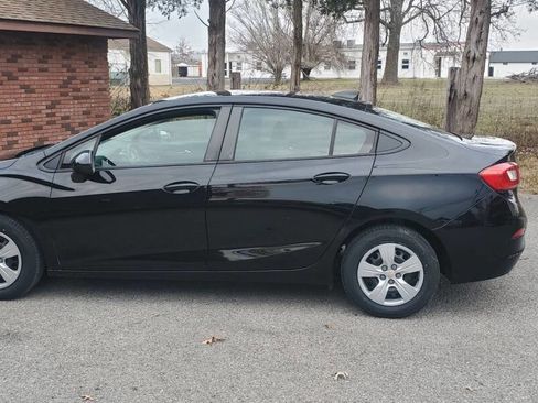 Used 2018 Chevrolet Cruze LS image 3
