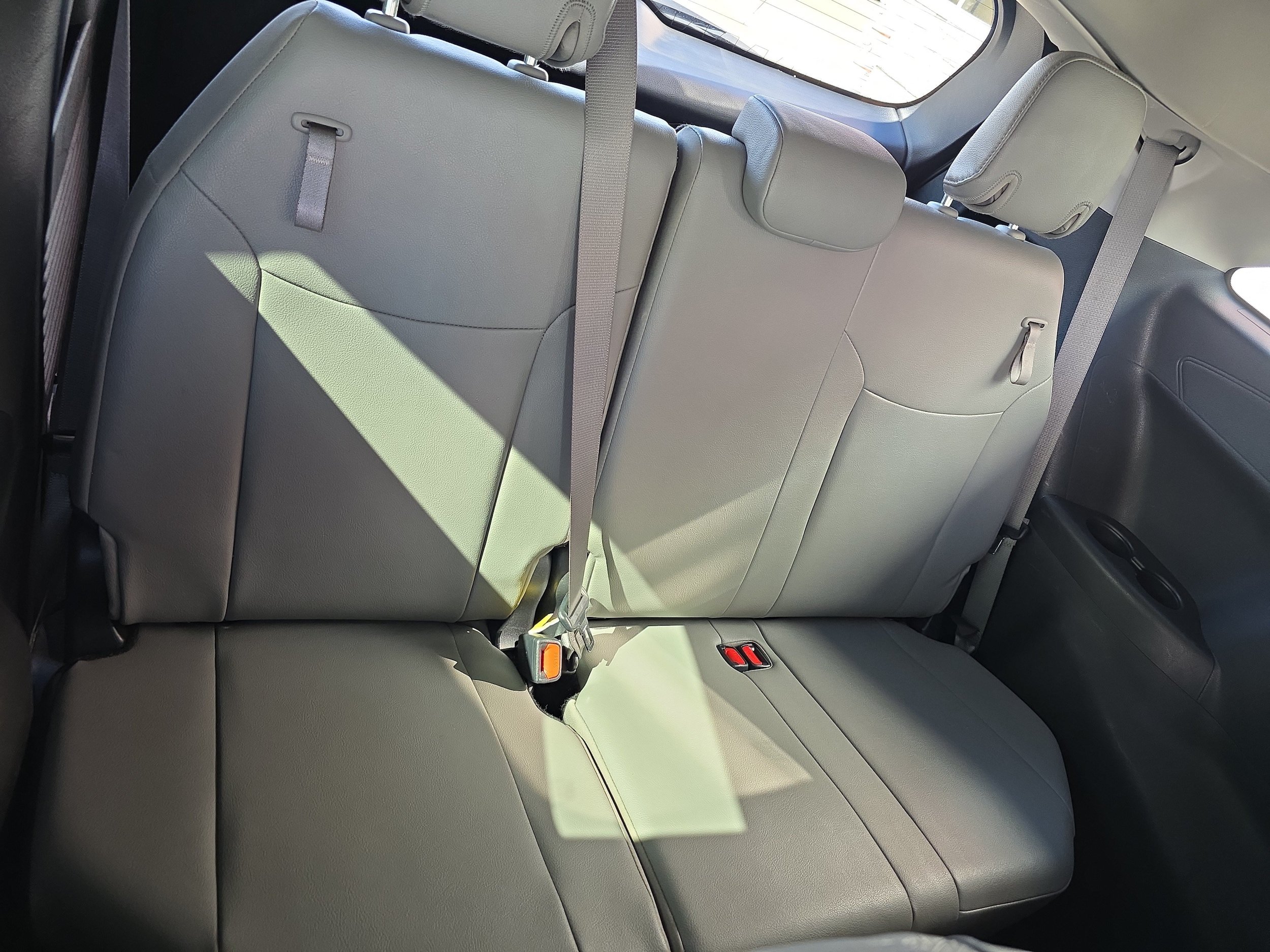 Used 2025 Toyota Sienna XLE FWD image 17