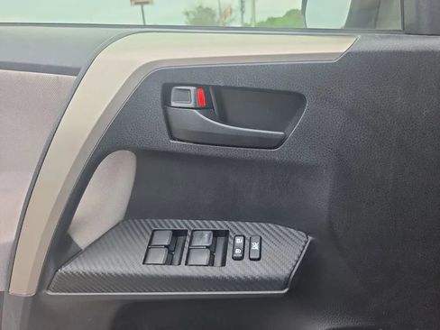 Used 2014 Toyota RAV4 LE w/ Preferred Accessory Package AWD/4WD image 17