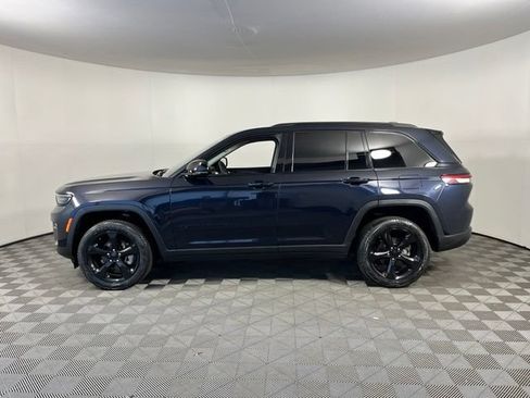 Used 2023 Jeep Grand Cherokee Limited w/ Black Appearance Package AWD/4WD image 3