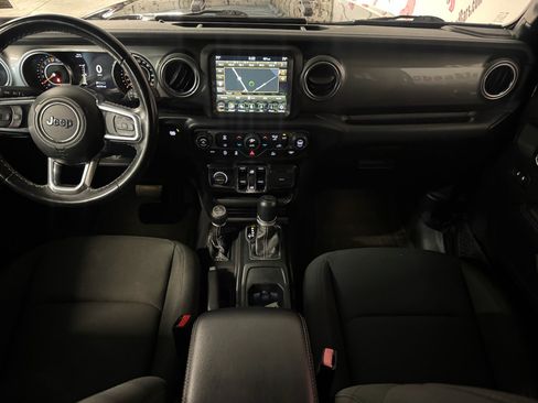Used 2022 Jeep Wrangler Unlimited Sahara AWD/4WD image 19