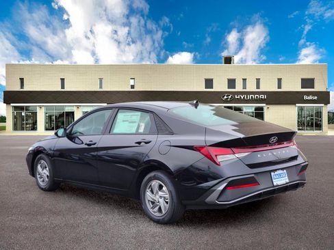 New 2026 Hyundai Elantra SE FWD image 5