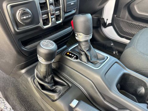 Used 2020 Jeep Gladiator Sport w/ Quick Order Package 24S image 29