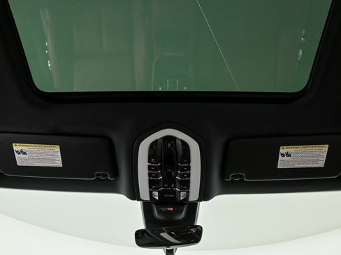 New 2026 Porsche Macan image 19