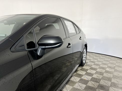 Used 2021 Toyota Corolla LE image 13