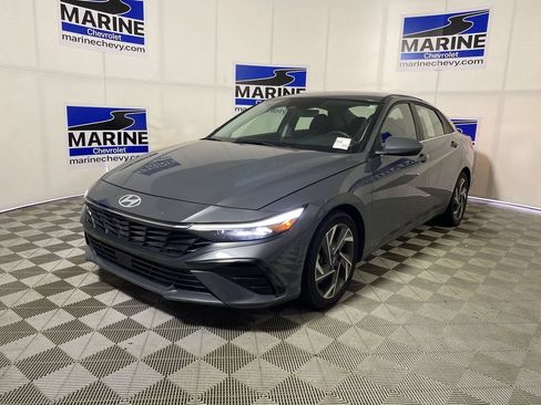Used 2025 Hyundai Elantra SEL FWD image 14