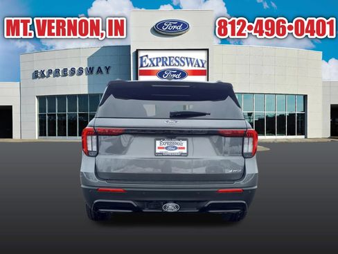 Used 2025 Ford Explorer ST-Line w/ ST-Line Street Pack image 7