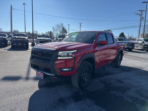 Used 2025 Nissan Frontier PRO-4X image 8