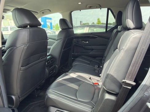 Used 2025 Honda Pilot EX-L image 7