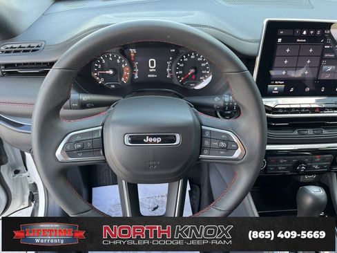 Used 2024 Jeep Compass Trailhawk image 8