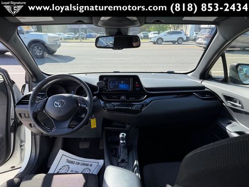 Used 2018 Toyota C-HR XLE image 16