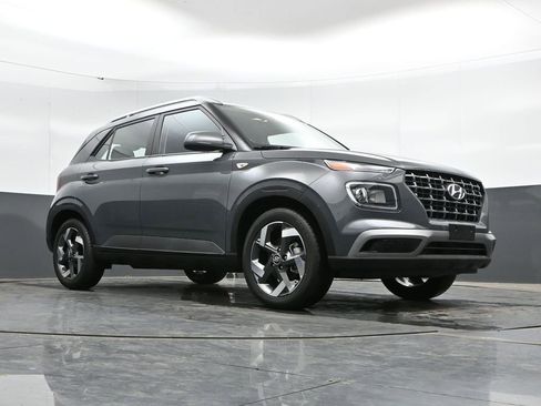 Used 2025 Hyundai Venue SEL FWD image 41