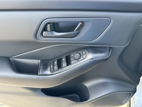 Certified 2025 Nissan Rogue S image 21