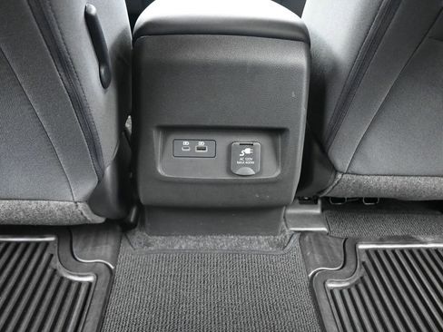 Used 2024 Nissan Frontier SV w/ SV Convenience Package image 17