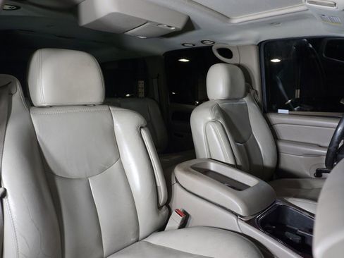 Used 2005 Chevrolet Suburban Z71 w/ Preferred Equipment Group image 20