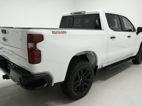 Used 2024 Chevrolet Silverado 1500 LT Trail Boss w/ Convenience Package II AWD/4WD image 4
