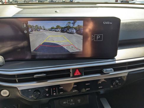 Certified 2025 Kia Sorento LX image 24