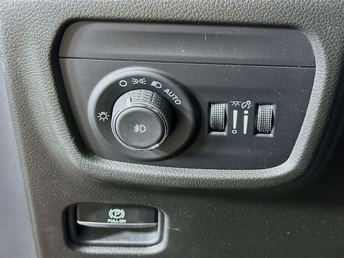 Used 2021 Jeep Grand Cherokee L Limited w/ Luxury Tech Group II image 17